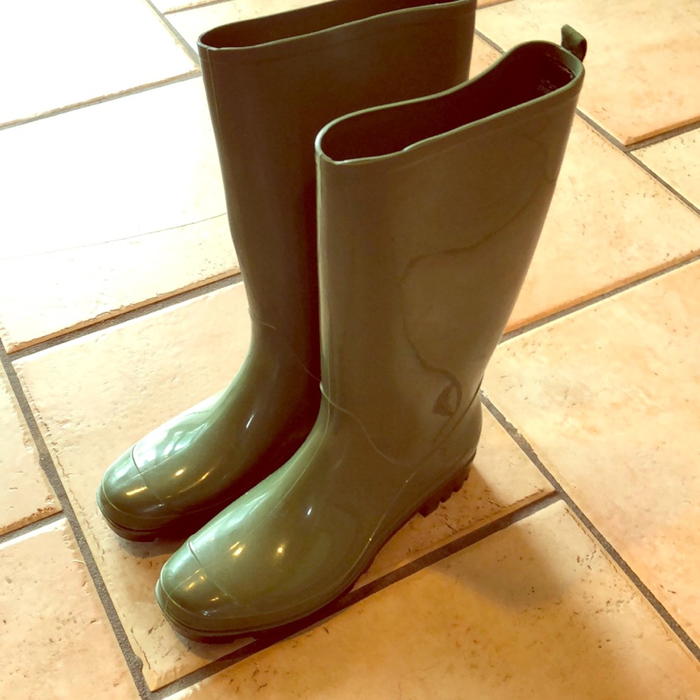 Rain boots !